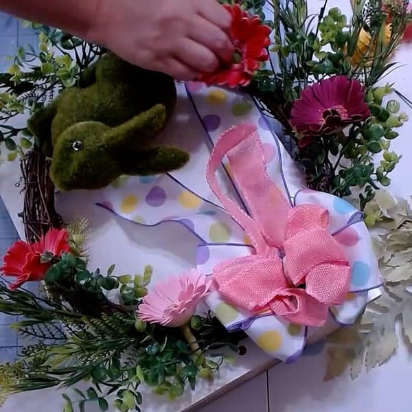 Adding daisies to wreath
