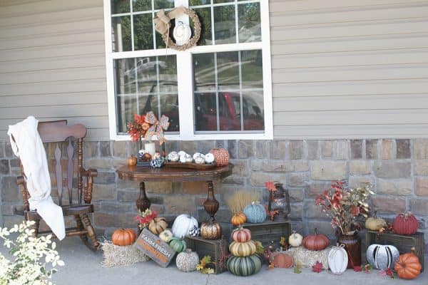 Cozy fall porch decorations