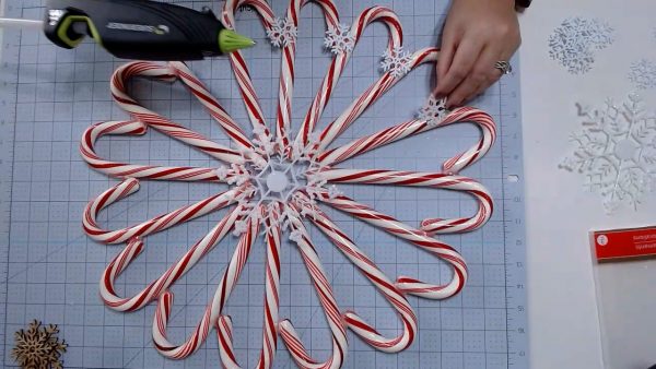 Adding small outer snowflakes